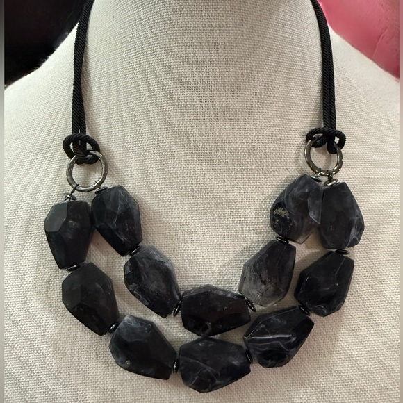 Elegant Black Stone Necklace - Picture 1 of 2